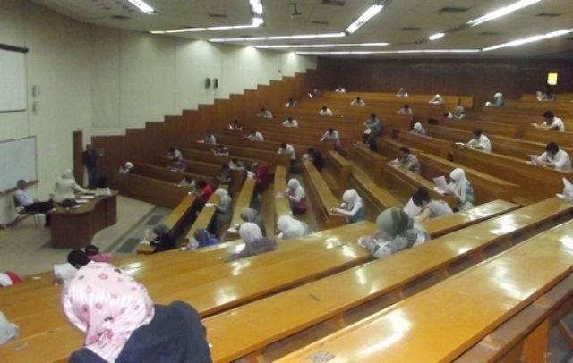 طلاب الجامعات يطالبون بالدروة الاستثنائية