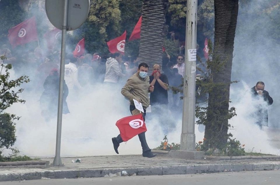 «النهضة)  في تونس.. و«القاعدة) في اليمن!!