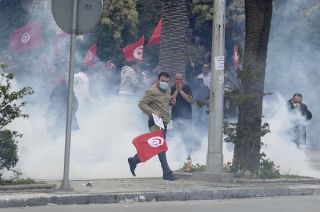 &laquo;النهضة)  في تونس.. و&laquo;القاعدة) في اليمن!!