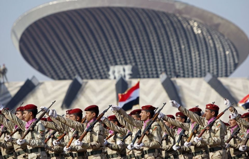 أمريكا من بغداد:  إعادة بناء جيش وطني خط أحمر