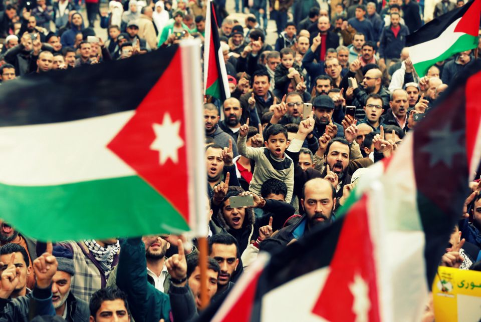 احتجاجات &laquo;الخبز والضرائب&raquo; تجوب الأردن