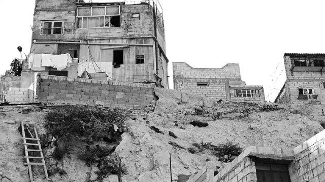 القانون 10 سجالات واستثمار بالحقوق