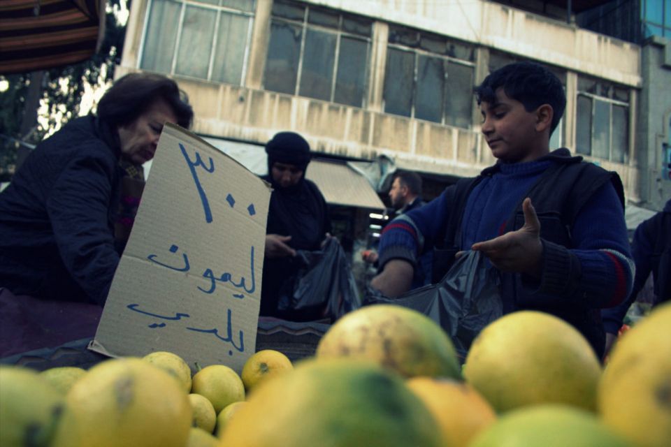 التكلفة الإجمالية لتكاليف معيشة أسرة سورية في نهاية العام في دمشق تبلغ: 305 ألف ليرة شهرياً
