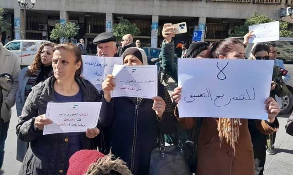 التسريح التعسفي والمعالجة العادلة المطلوبة من الحكومة