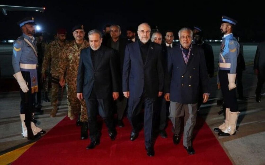 الوفد الإيراني المفاوض يصل باكستان