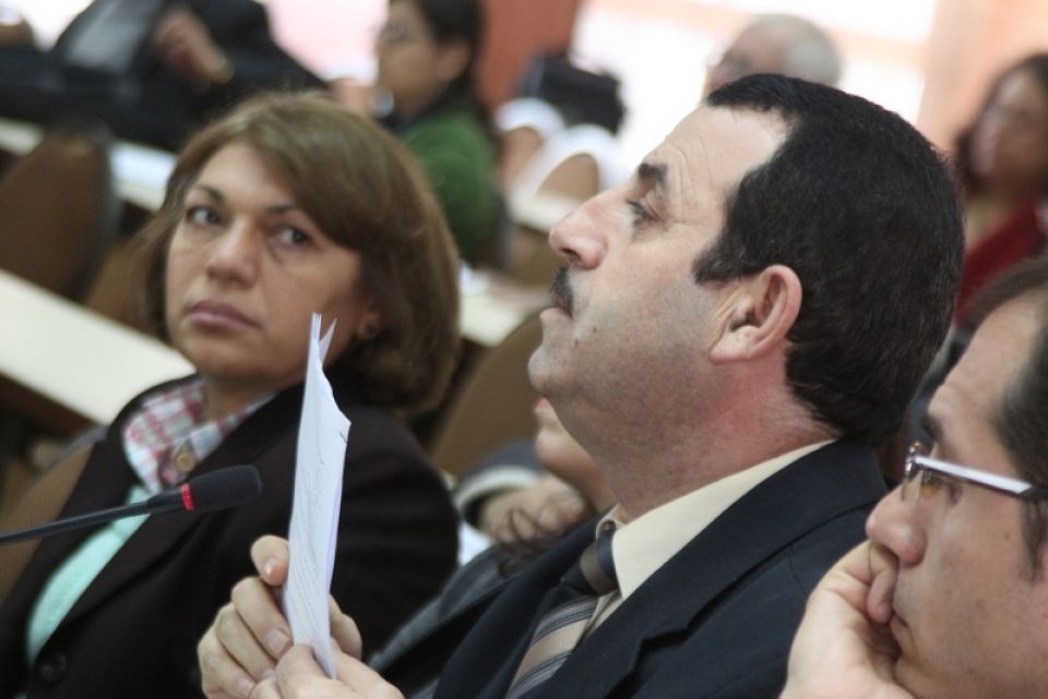 المؤتمرات تبحث عن وظيفتها