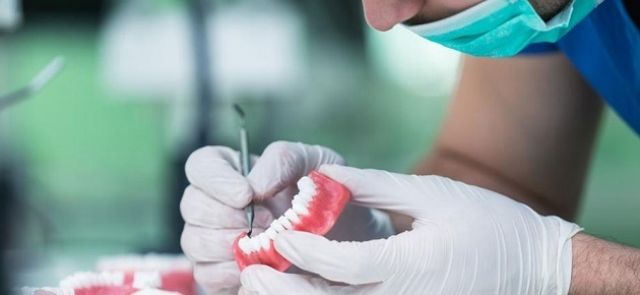 مترفون بابتسامة هوليود ومفقرون بلا أنياب