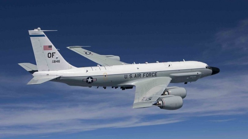 طائرة التجسس الاستراتيجية الأمريكية من طراز RC-135W