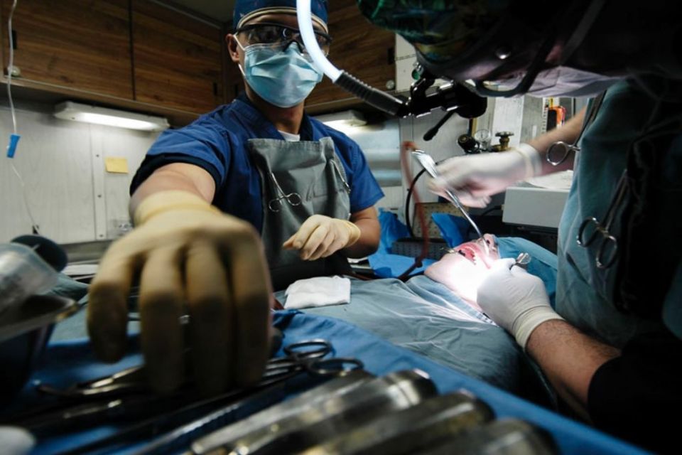 هل تتم إدارة النفايات في عيادات الأسنان؟