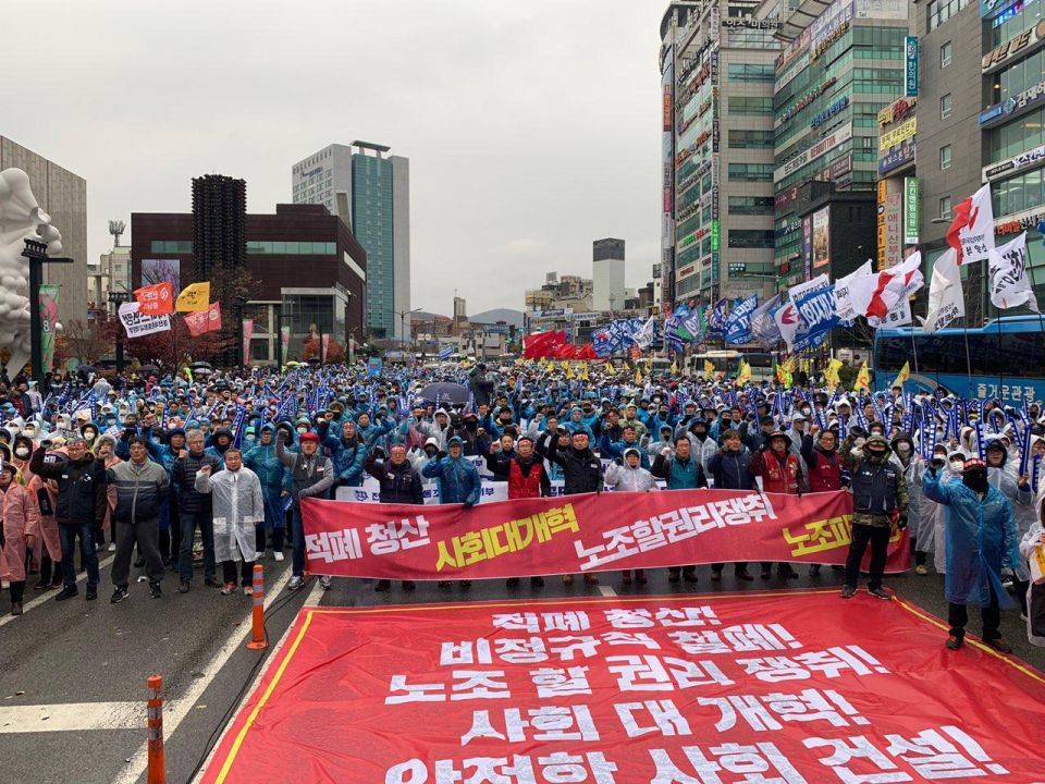 هل سيفرض عمال كوريا مطالبهم على الحكومة؟