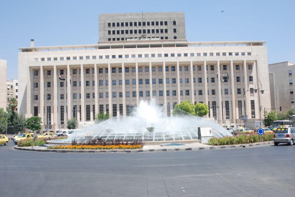 مصرف سورية المركزي يشدد على تحويل الحوالات الخارجية للعملة الأمريكية لكي يقبلها