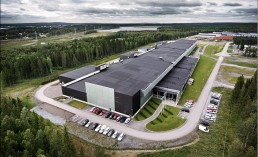 زوكربيرغ يكشف عن صور سرية لمركز خوادم البيانات في السويد