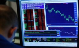 وكالة &laquo;بولمبيرغ&raquo;: تريليون دولار خسائر الأسهم حول العالم