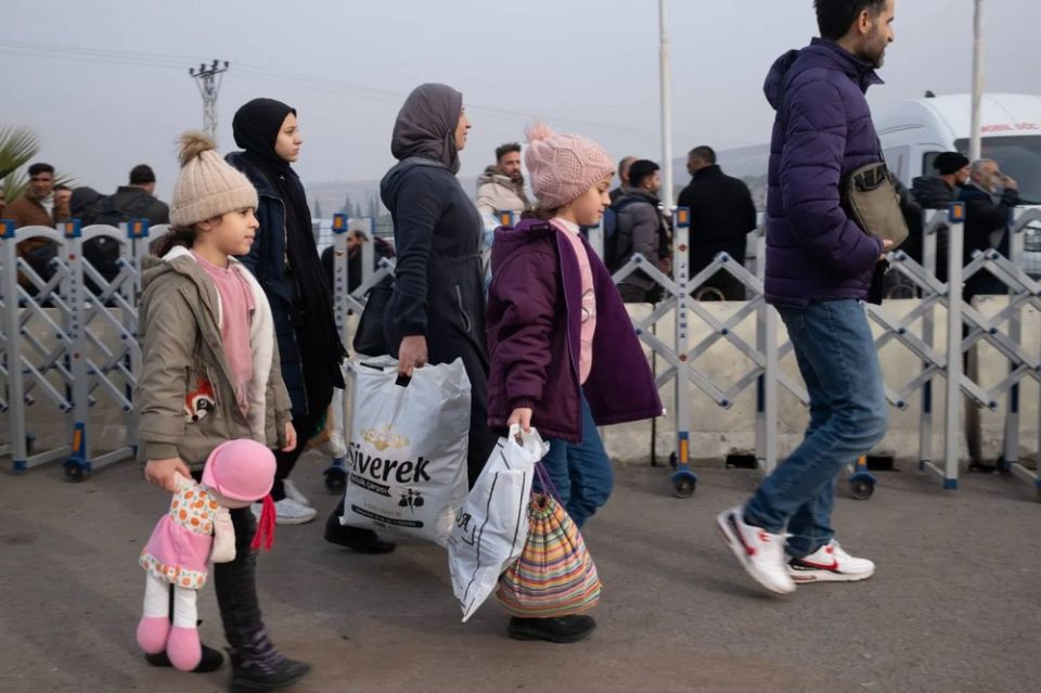 للسوريين في الخارج: انضموا... انضموا!