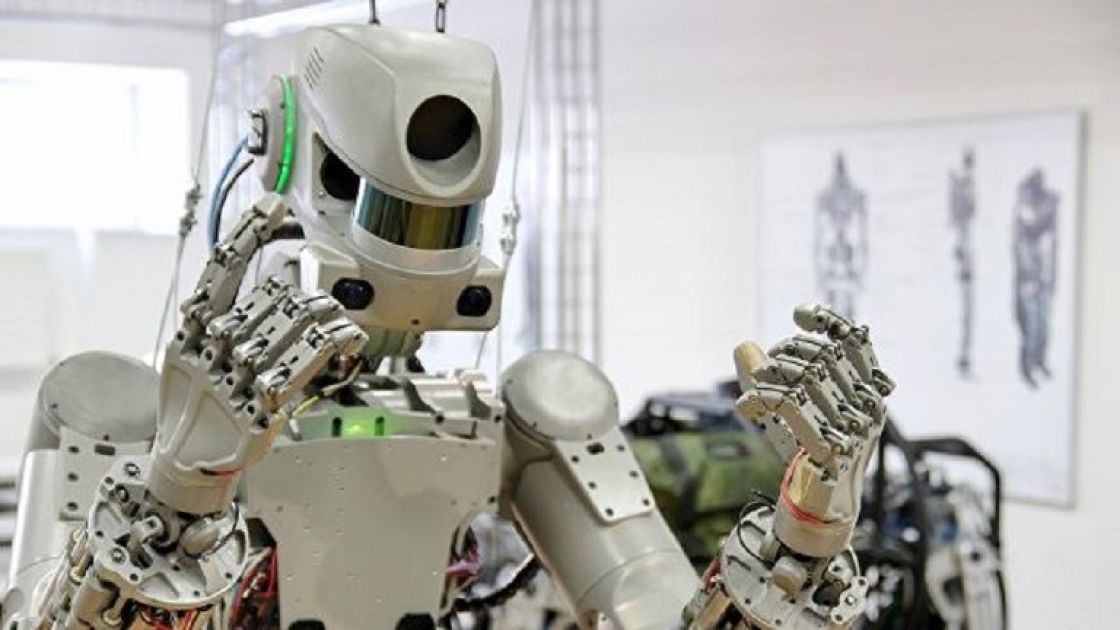 الروبوت «فيودور» يؤدي دور الرواد في الفضاء المكشوف