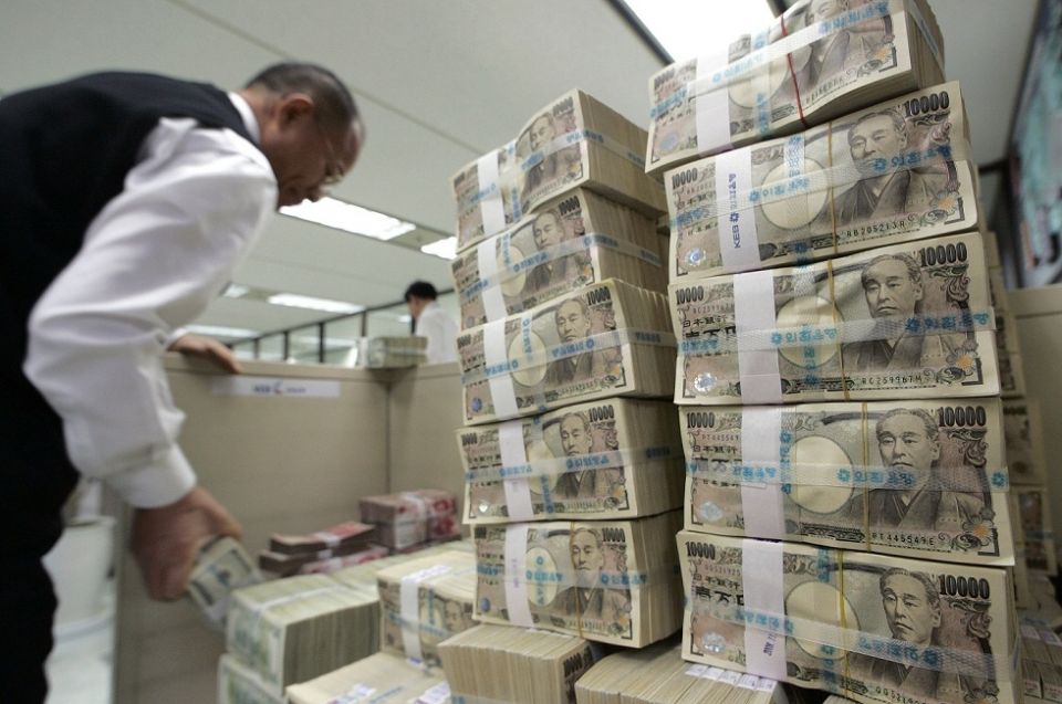 أكوام النقد..  الشركات العالمية تحتكر 15 ترليون دولار!