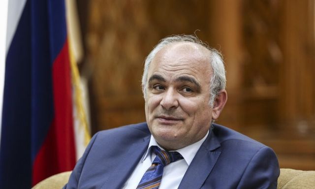 السفير الروسي لدى إيران: لن يوقِع الغرب بيننا ونريد نجاح الاتفاق النووي