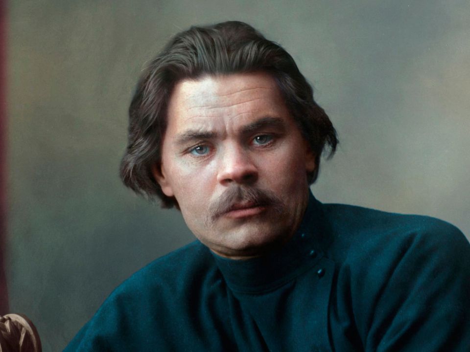 تعيش في العالم فكرتان..