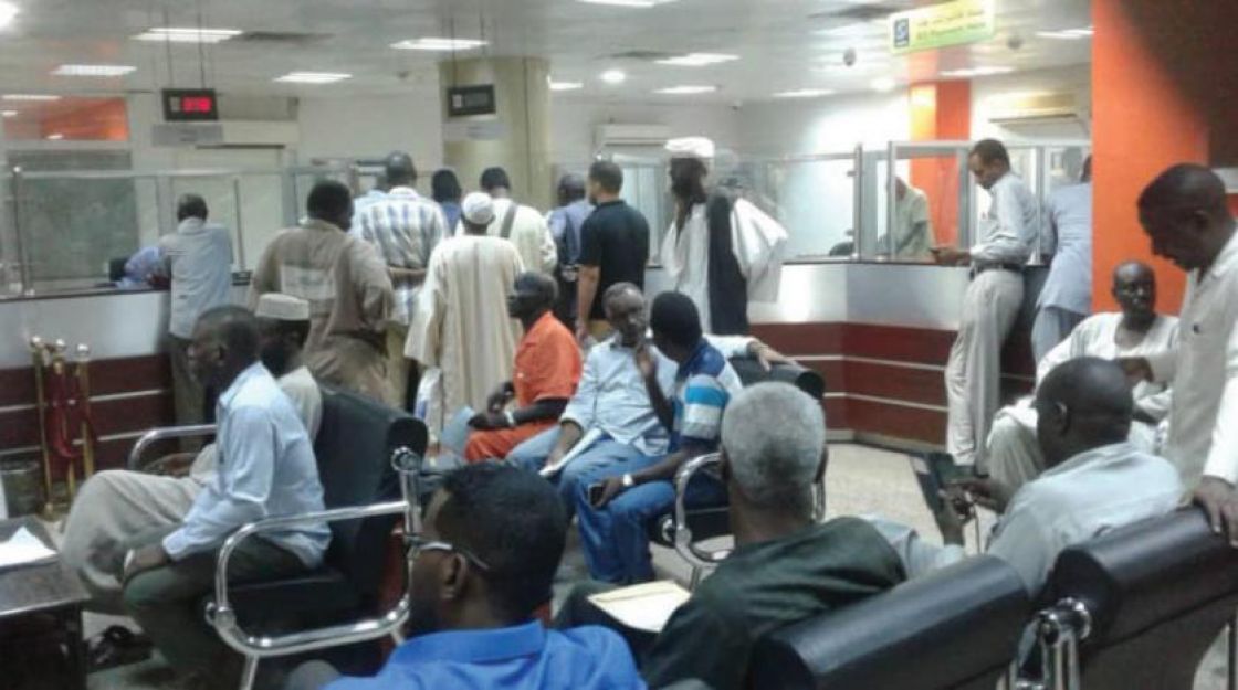 استمرار أزمة السيولة في بنوك السودان