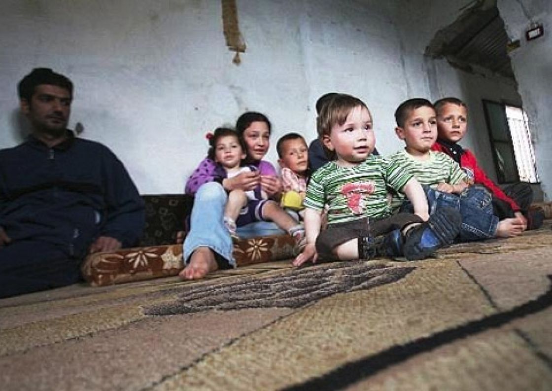 محدودو الدخل السوريون  يقترضون حاجاتهم الشهرية؟!