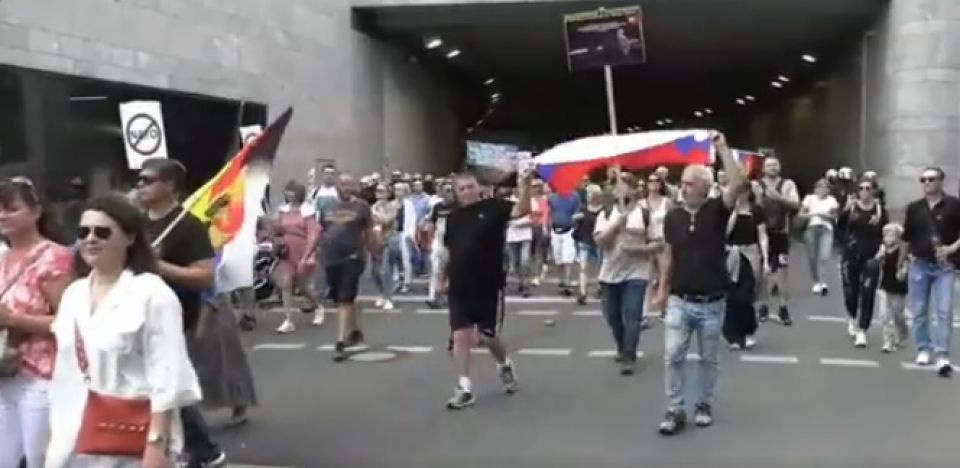 متظاهرون ألمان في كولونيا يطالبون حكومتهم برفع العقوبات عن روسيا وإيقاف تسعير الحرب