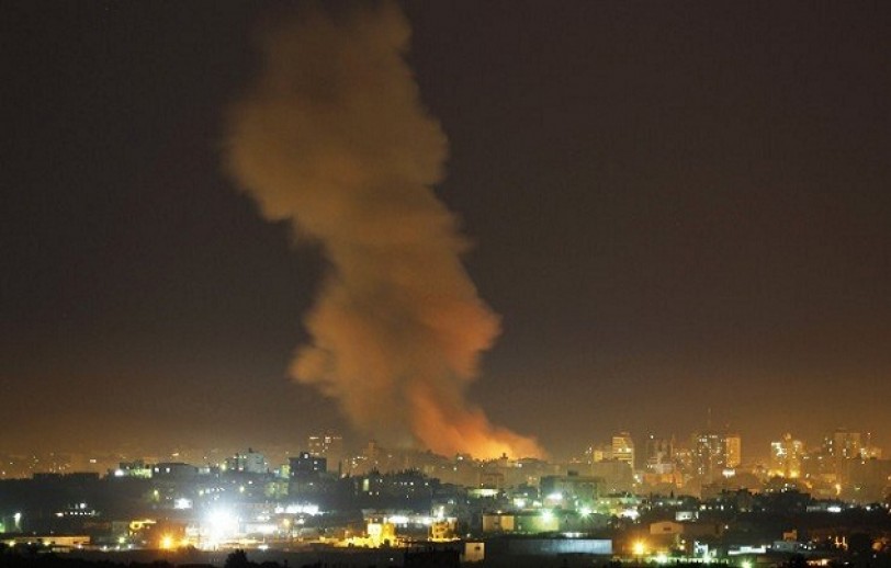 غارات على غزة واعتقالات في الضفة الغربية