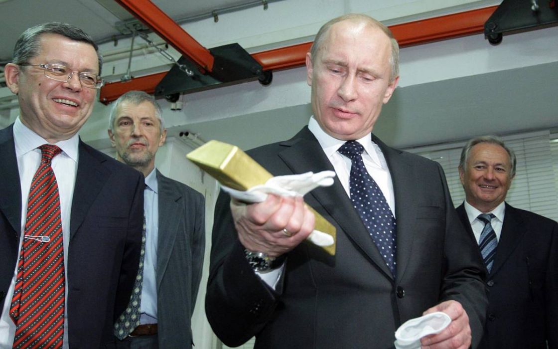 لماذا تنمي روسيا احتياطيها من الذهب؟