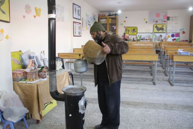 مازوت التدفئة للمدارس في سورية، أزمة تتكرر كل عام لتصبح المخصصات مجرد وهم بالدفء...!