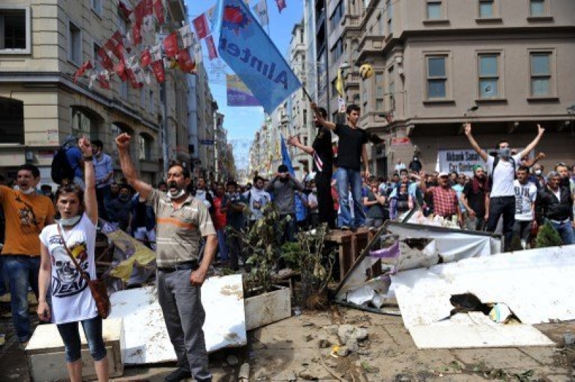 الأمن التركي يفرق محتجين عادوا إلى ساحة "تقسيم"