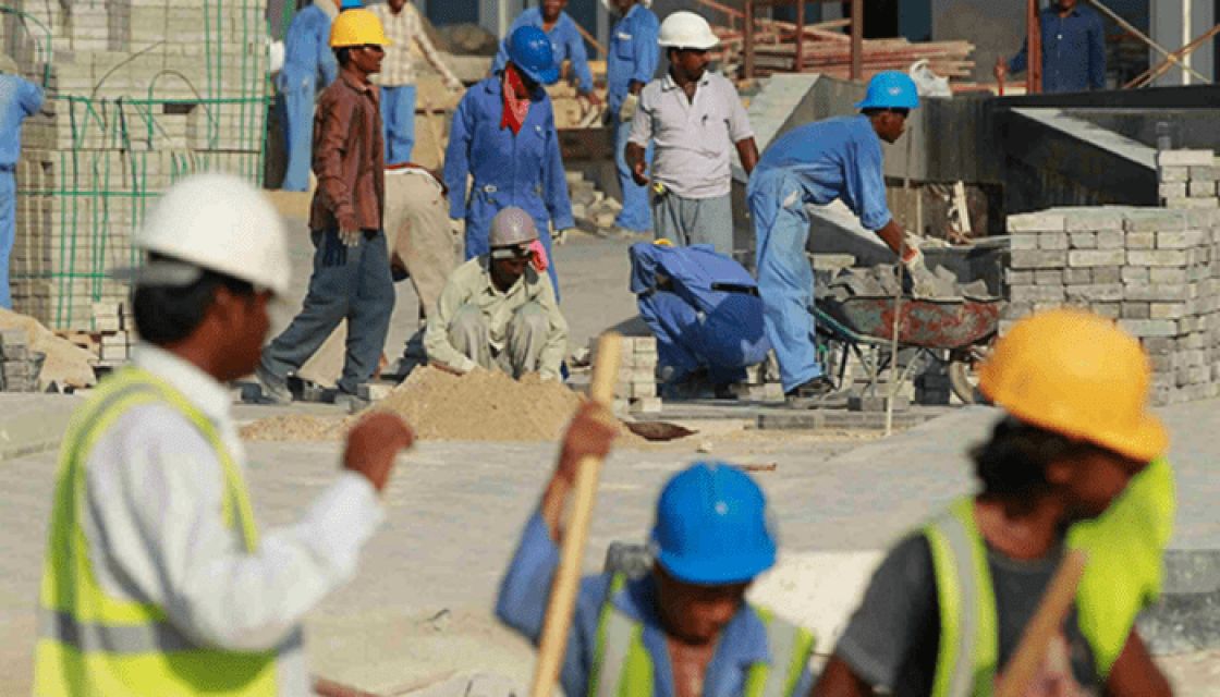 وزير العمل العراقي يعلن ترحيل آلاف العمال الأجانب من بلاده