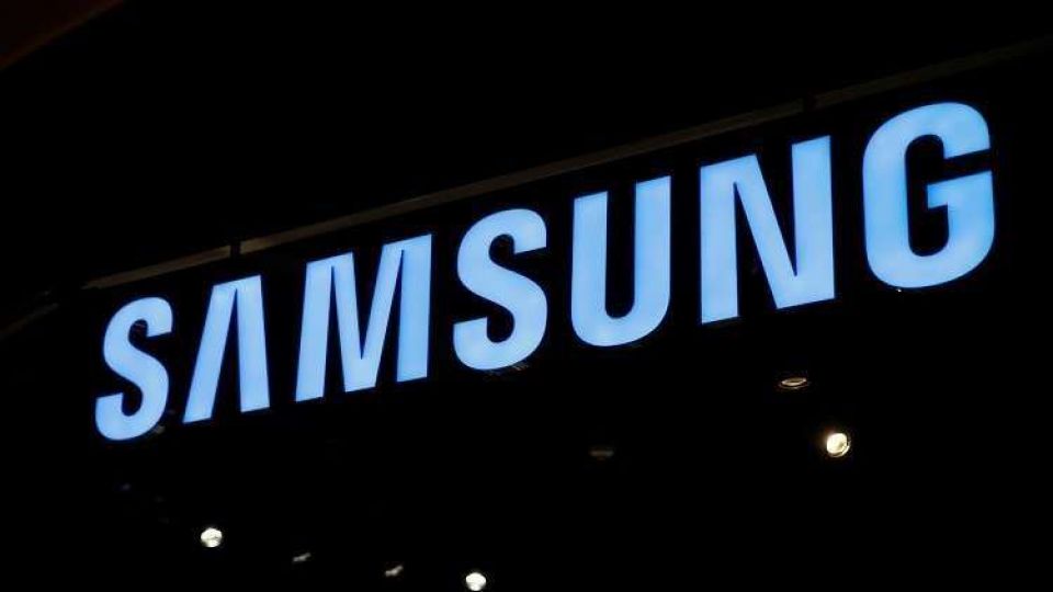 سامسونغ تطور هاتفاً بكاميراً مخفية تحت الشاشة