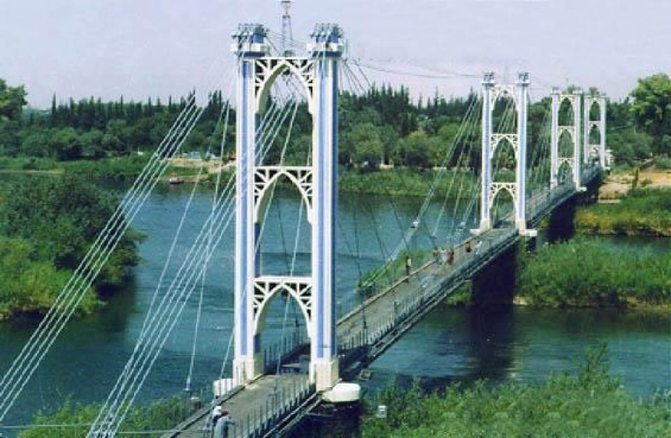 حي الحميدية.. تظاهرة للنساء والتلاميذ:  &laquo;بدنا المدارس.. بدنا المدارس&raquo;!!