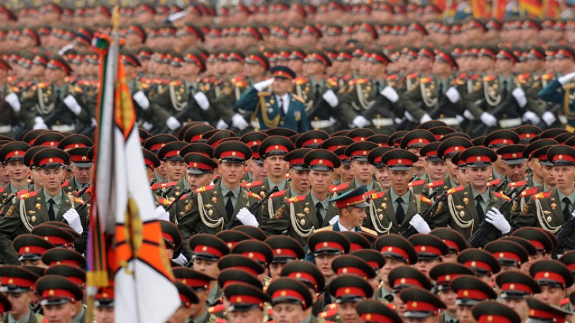 روسيا تكشف عن دفاعاتها الجوية في&quot;القطب الشمالي&quot; بعرض الساحة الحمراء