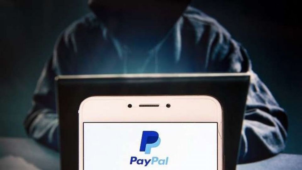 تحذيرات من تطبيق خطير يسرق الأموال عبر الهواتف