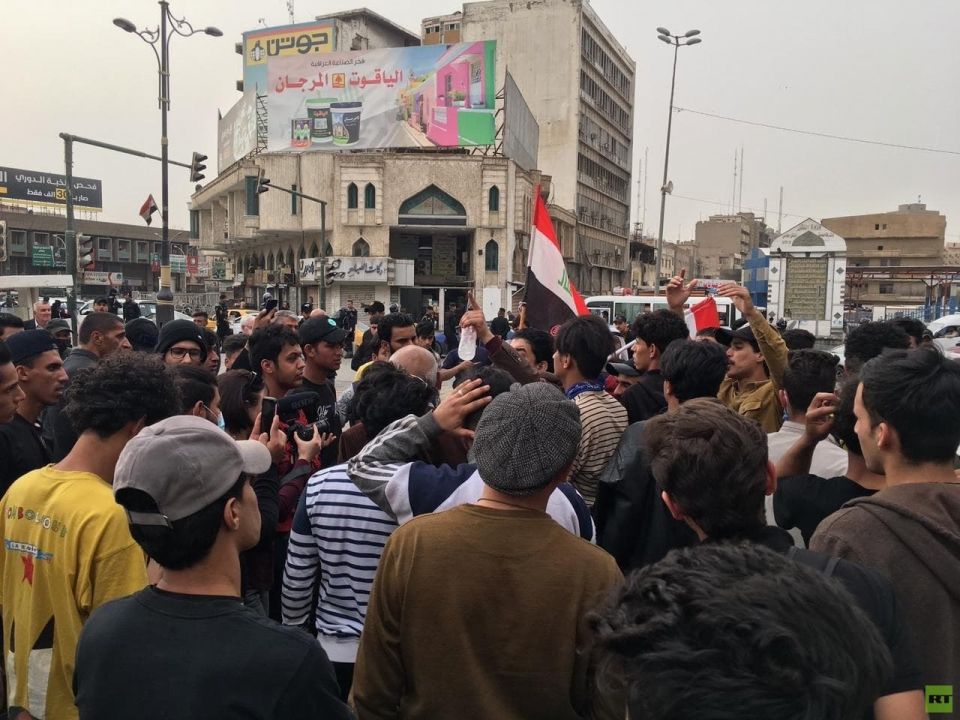 محاصرة البنكين المركزيين في العراق ولبنان بالمحتجين بسبب استبداد الدولار
