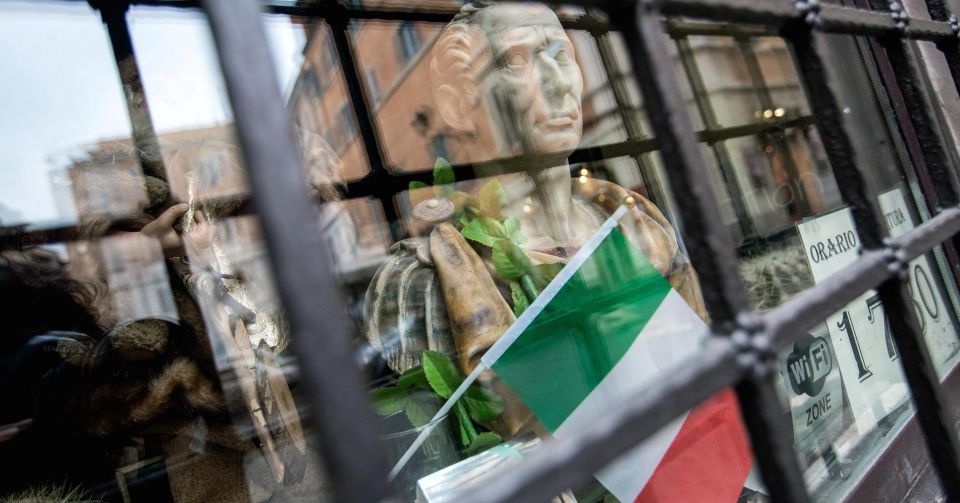 هل تخرج إيطاليا من اليورو؟