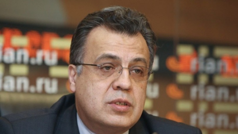 الخارجية الروسية تؤكد اغتيال السفير كارلوف جراء الهجوم عليه في أنقرة