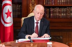الرئيس التونسي يصدر قراراً بتغيير تاريخ الاحتفال بالثورة