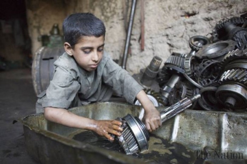مستقبل سورية مهدد... أطفال يعملون في الملاهي الليلية و«الخراطة» وسط قصور قانوني!
