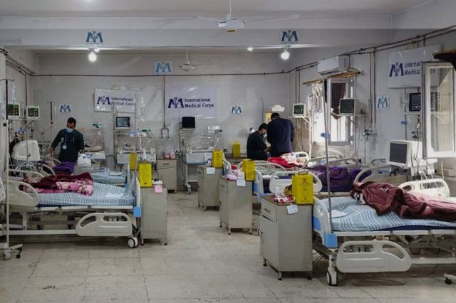 انهيارٌ شامل للقطاع الصحي... الموت مجاني والعلاج لمن يدفع!