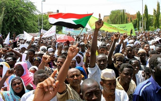 نسخة مكررة عن أداء أجهزة الدولة في البلدان العربية السودان على صفيح ساخن..