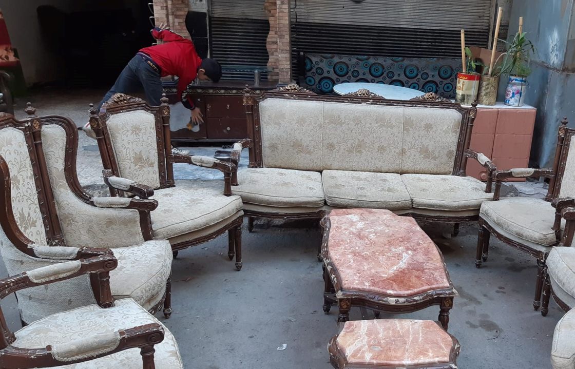 حين يتحول الأثاث إلى سلعة نجاة في زمن الانهيار