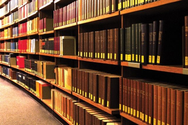 بين مصدر القانون وميدان تطبيقه.. أين هي المكتبة الحقوقية العربية؟