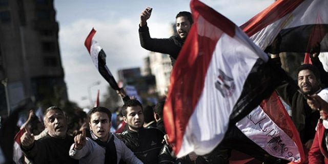 التحالف بين الشباب والطبقة العاملة كفيل بانتصار الثورة المصرية