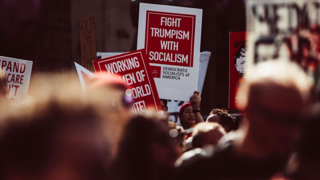 العالم يسعى إلى التقدم  نحو الاشتراكية