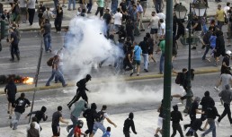 تقرير: الاقتصاد اليوناني سيبقى غارقاً في الركود خلال العام المقبل