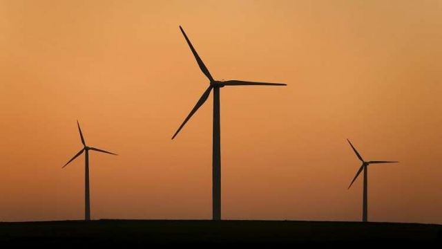 متى يتحول العالم إلى الطاقة المتجددة؟