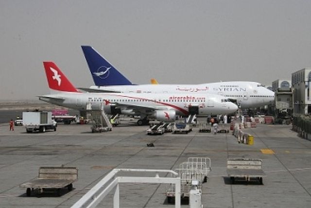 صرف الحوافز لعمال مؤسسة الطيران