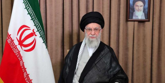 صحيفة أمريكية تزعم حصولها على قائمة ببدلاء خامنئي بحال اغتياله