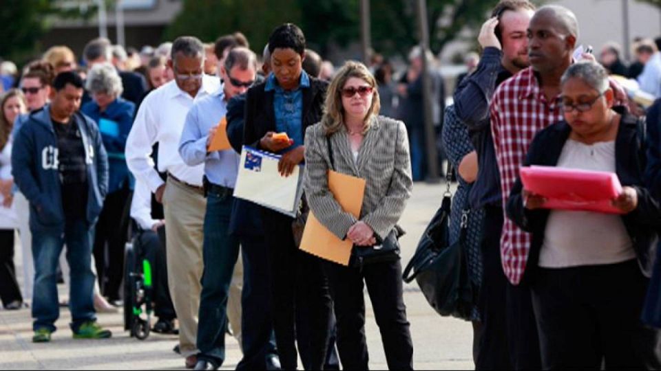 الحكومة الأمريكية تعترف بارتفاع البطالة مجدداً إلى 3.7%